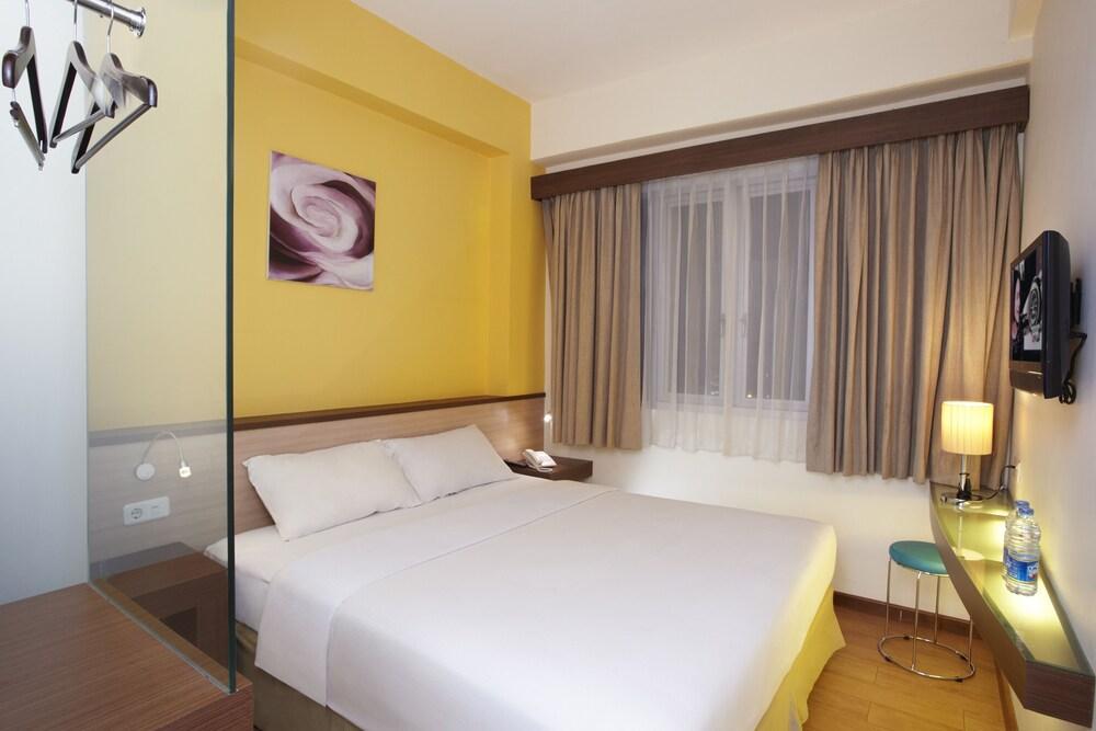 Nite & Day Jakarta - Mangga Besar Buitenkant foto